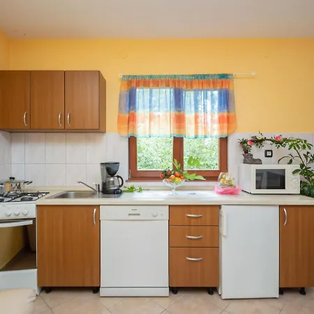 Kristina - Roj427 By Interhome