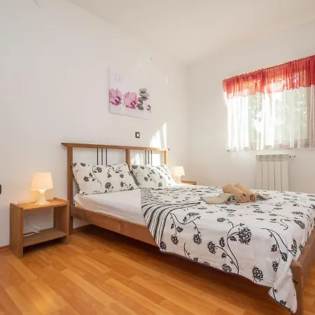 Kristina - Roj427 By Interhome